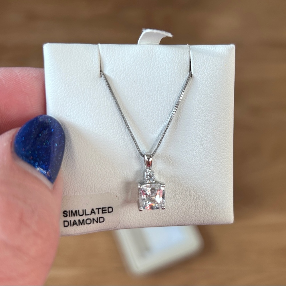 Simulated Diamond necklace - NIB - Picture 4 of 12